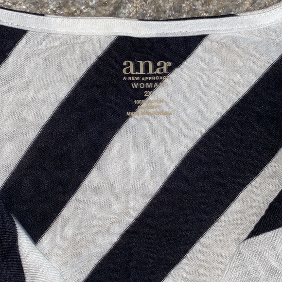 Ana new approach black and white sleeveless top - Picture 2 of 3